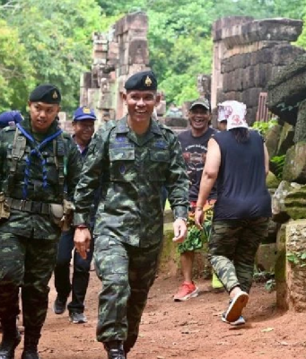 รองแม่ทัพภาคที่ 2 ตรวจเยี่ยมกำลังพลที่ปราสาทตาเมือนธม