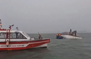 เสียชีวิตแล้ว 37 พายุวิภา ถล่ม สูญหาย 5 เด็ก 14 ติดท้องเรือ 4 ชม.