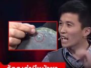 หนุ่มมั่นๆ หิ้ว “กระจก” มาโชว์รายการดัง ผู้รู้โกรธรีบตะโกน “ถือสองมือ!” รู้คุณค่ามีหน้าชา