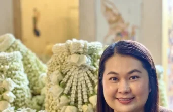 จูน เพ็ญชุลี ทำบุญวัดพระธาตุดอยคำ เล่าเรื่องขนลุก โชว์ใบเซียมซี