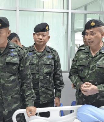 แม่ทัพภาคที่ 2 สั่งปูนบำเหน็จ ทหารเหยียบกับระเบิดขาขาด