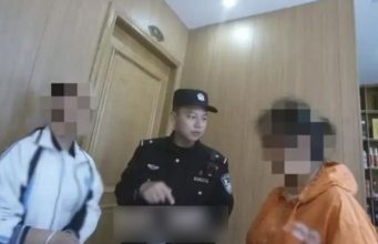 แม่ลูกสั่ง 3 เมนู แต่ไม่เตะอาหารเลย 1 ชม. เจ้าของร้านเอะใจแจ้ง ตร. ช่วยทันก่อนสูญเงินล้าน!