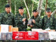 บิ๊กกุ้ง มอบยันต์พหูรมาน หลวงปู่ศิลา เสริมขวัญกำลังใจทหารชายแดน