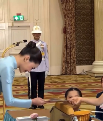 ปลื้มปิติ กชเบล มิสแกรนด์ไทยแลนด์ 2025 เข้ารับโล่เกียรติคุณลูกกตัญญู จากสมเด็จพระเทพ