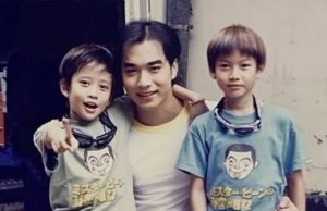 ภาพหาดูยาก 2 ซุปตาร์ขอถ่ายรูปคู่ เจมส์ เรืองศักดิ์ ตอนเด็ก