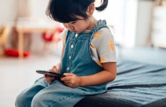 แม่ใจสลาย ลูกสาว 6 ขวบ “ตาบอด” เพราะสิ่งที่ทุกบ้านมี และหลายคนให้ลูกเล่นทุกวัน!