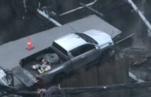 เปิดทะเบียนกระบะ รอดหวุดหวิด ถนนทรุดหน้ารพ.วชิรพยาบาล