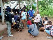 แทงมีแต่เสีย! บุกจับบ่อนไฮโล กลางสวนยาง จนท.งัดโต๊ะโชว์นักพนัน อึ้งติดอุปกรณ์โกง