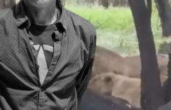 เปิดโพสต์เจ้าหน้าที่วัย 58 ปีก่อนโดนสิงโตรุมขย้ำกลางสวนสัตว์