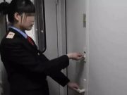 พนง.รถเอะใจ พ่ออุ้มลูกสาว “เข้าห้องน้ำนาน” ไขประตูเห็นฉากช็อก เด็กพูด 1 คำก่อนหมดสติ