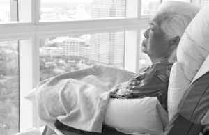 พสกนิกรสุดอาลัย ย้อนชมพระฉายาลักษณ์ชุดสุดท้าย พระพันปีหลวง ที่สำนักพระราชวังเผยแพร่