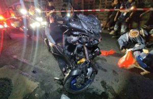 GPS หยุดนิ่ง สาวเอะใจตามดู พบแฟนขี่มอไซค์ฯ ชนประสานงา เสียชีวิตคู่กลางซอย