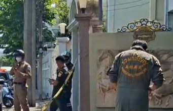 พ่อคลั่ง ยิงลูก-เมีย ดับยกครัว 3 ศพ คาบ้านติดชื่อตำรวจยศใหญ่