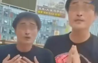 สะเทือนใจ หนุ่มเกาหลี ไหว้อ้อนวอนให้คนช่วย กลางเมืองสีหนุวิลล์