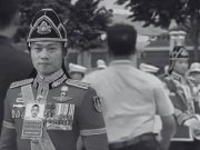 เปิดภาพ นายทหารราชองครักษ์ ผู้ขวางชายเสื้อชมพู ก่อนถึงในหลวง