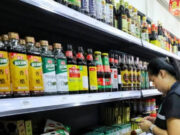 บุกทลาย 2 ซุปเปอร์มาร์เก็ตจีนกลางกรุงฯ ของนำเข้าผิดกฎหมายเพียบ