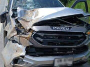 แห่ส่อง รถพ่อค้าลอตเตอรี่ โดนช้างป่ากระโดดเหยียบ รอดหวุดหวิด