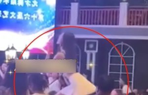 พ่อแอบถ่าย “ครูโรงเรียนลูก” อึ้ง กระโปรงสั้นจนใจหวิว เอาไปให้เมียดู เรื่องใหญ่ถึง ผอ.!!!