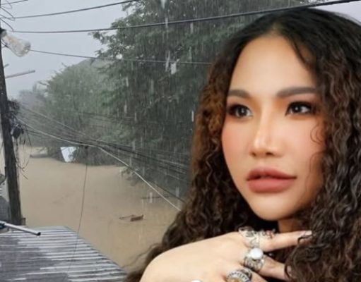 นาทีวิกฤต 18.58 บ้านจมทั้งซอย ไร้เรือช่วยชีวิต หวั่นผู้ป่วยโรคประจำตัวดับคาน้ำ