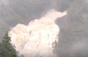 น้ำป่าเขาบรรทัด ทะลักรอบ 2 ซัดสะพานถล่ม เผย 100 ครัวเรือนถูกตัดขาด