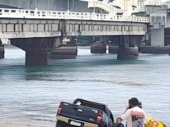 ถูกกีดกันความรัก หนุ่มสาวตัดสินใจขับกระบะ พุ่งตกสะพานฯเสียชีวิตทั้งคู่