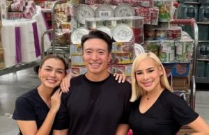 ทนไม่ไหว “ชาย–วิกกี้” บุกจุดรับบริจาค ช่วยชาวใต้ลุยน้ำท่วม