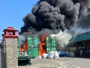 ระทึกกลางกระทุ่มแบน! เหตุไฟไหม้โรงงานส่งออกผลไม้แปรรูป