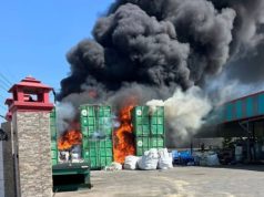 ระทึกกลางกระทุ่มแบน! เหตุไฟไหม้โรงงานส่งออกผลไม้แปรรูป