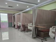 แห่ชื่นชม ตึกผู้ป่วยใน รพ.รัฐ กั้นโซน มีที่นั่งญาติคนไข้