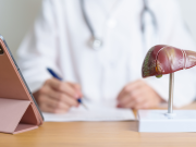 ควรระวัง! ร่างกายมีอาการคัน 2 ส่วนนี้ อาจเป็นสัญญาณของ “มะเร็งตับ” ไม่ใช่อาการแพ้