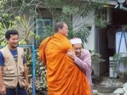 ต่างศาสนา… แต่อยู่ข้างกันเสมอ ภาพประทับใจในวันที่ทุกคนต้องการ