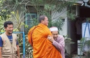 ต่างศาสนา… แต่อยู่ข้างกันเสมอ ภาพประทับใจในวันที่ทุกคนต้องการ