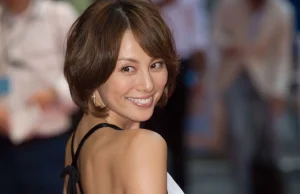 ช็อกวงการ นางเอกดัง ถูกตำรวจบุกค้นบ้านคดียาเสพติด ซ้ำแฟนหนุ่มหนีออกนอกประเทศ (ต่างประเทศ)