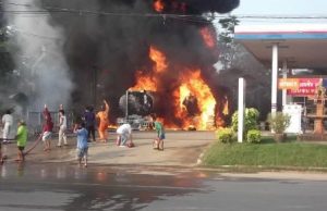 ประกาศด่วน!!เสียชีวิตแล้ว 4 ราย ปั๊มน้ำมันระเบิด คนแห่หนีระทึก…..ดูเพิ่มเติม!!