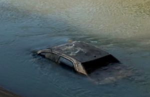 ทะเบียนรถ เก๋งจมคลองชลประทานนาน 2 ปี ก่อนพบพร้อมโครงกระดูกมนุษย์