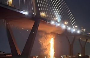 ด่วน! ระทึกกลางกรุง ไฟไหม้ท่อยางระบายเตา สะพานภูมิพลฝั่งปู่เจ้า