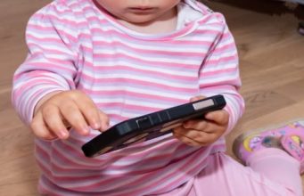 งานวิจัยเตือน! เด็กมีสมาร์ทโฟนก่อน 12 ปี เสี่ยงซึมเศร้า