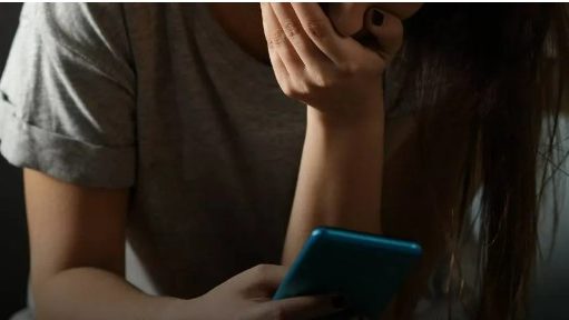 แม่ตัวสั่นน้ำตาไหล เห็นรูปที่ลูกสาว ม.6 ส่งมาตอนตี 3 บอก “แม่… หนูไม่ไหวแล้ว”