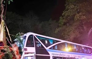 เปิดรายชื่อ 18 ผู้เสียชีวิต หลังเหยื่อดับเพิ่มอีก 1 รถทัวร์ดูงานบึงกาฬพลิกคว่ำ ที่เขาศาลปู่โทน บาดเจ็บรวม 32 ราย