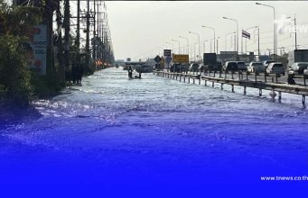 ถนนพระราม 2 น้ำทะเลหนุนสูง จราจรหนาแน่น แนะรถเล็กเลี่ยงด่วน