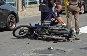 แฟนๆแห่อาลัย หนุ่มมือกลองวง BLACK TIGER ขี่จยย.เสียหลักลื่นล้มกลางถนน