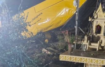 เปิดเลข เครื่องบินตกใส่บ้านกลางชุมชน โชคดีไม่มีใครเสียชีวิต