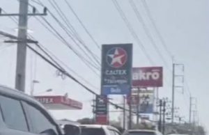 นครพนมวุ่น รถแห่เติมน้ำมันคิวล้นปั๊ม หลังตื่นข่าวลือ