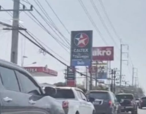 นครพนมวุ่น รถแห่เติมน้ำมันคิวล้นปั๊ม หลังตื่นข่าวลือ