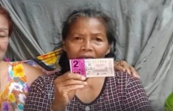 เฮลั่นศรีสะเกษ! คุณป้าวัย 67 ถูกรางวัลที่ 1 รับ 12 ล้าน เผยแม่เข้าฝันบอก “อยากถูกหวย ไปซื้อ 66”