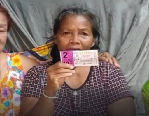 เฮลั่นศรีสะเกษ! คุณป้าวัย 67 ถูกรางวัลที่ 1 รับ 12 ล้าน เผยแม่เข้าฝันบอก “อยากถูกหวย ไปซื้อ 66”