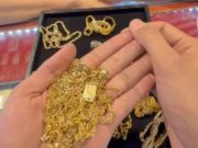 ลูกค้าหอบทองจากเพื่อนนักพนันมาขาย ลุ้นตัวโก่งก่อนรู้ราคา