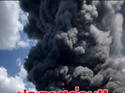 ด่วน! ไฟไหม้โรงงานขยะรีไซเคิล เพลิงโหมรุนแรง-ควันพวยพุ่ง หวั่นลามไปยังปั๊มน้ำมันที่อยู่ใกล้