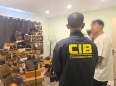 บุกจับคาไลฟ์ พ่อค้าออนไลน์ขายกระเป๋าหรูแบรนด์เนมปลอม