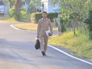 ผู้ว่าฯ สตูล เดินเท้าไปทำงานที่ศาลากลางฯ ลดการใช้พลังงาน